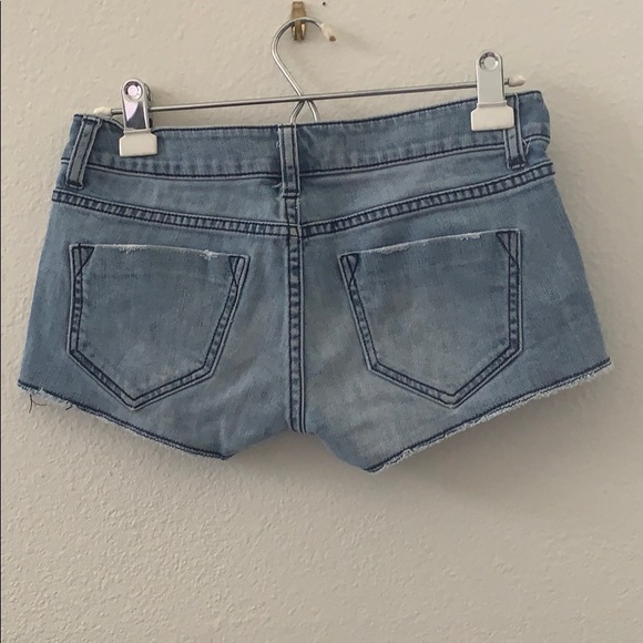 LONDONJEAN Ripped Shorts - Picture 2 of 5